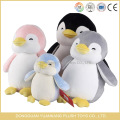 Joli jouet en peluche de pingouin rose